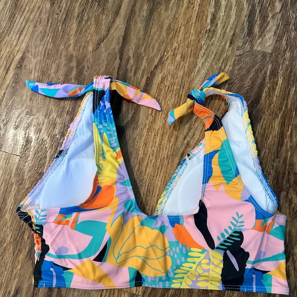Women's Swimwear Bundle.bikini tops.Barely Worn&NWT Bottoms&1 top.7 PIECES TOTAL - Picture 15 of 15